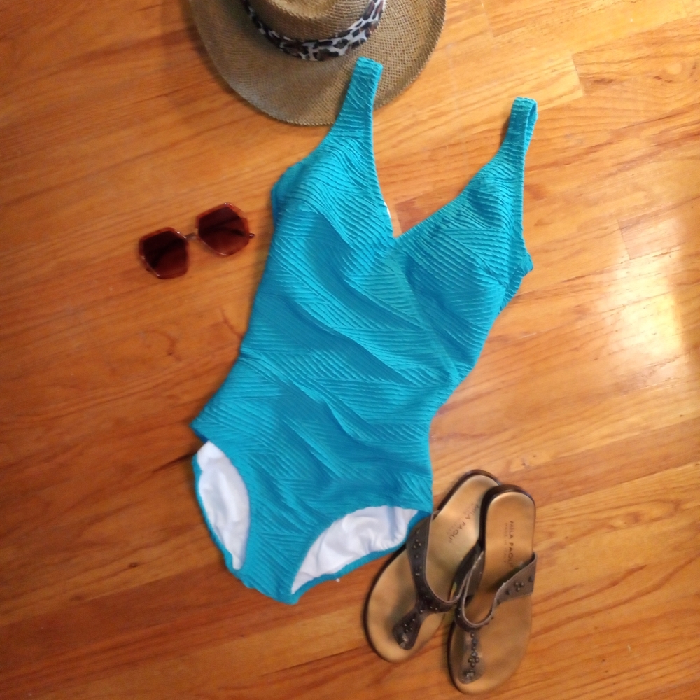 Gottex textured turquoise one piece swimsuit NWT 8